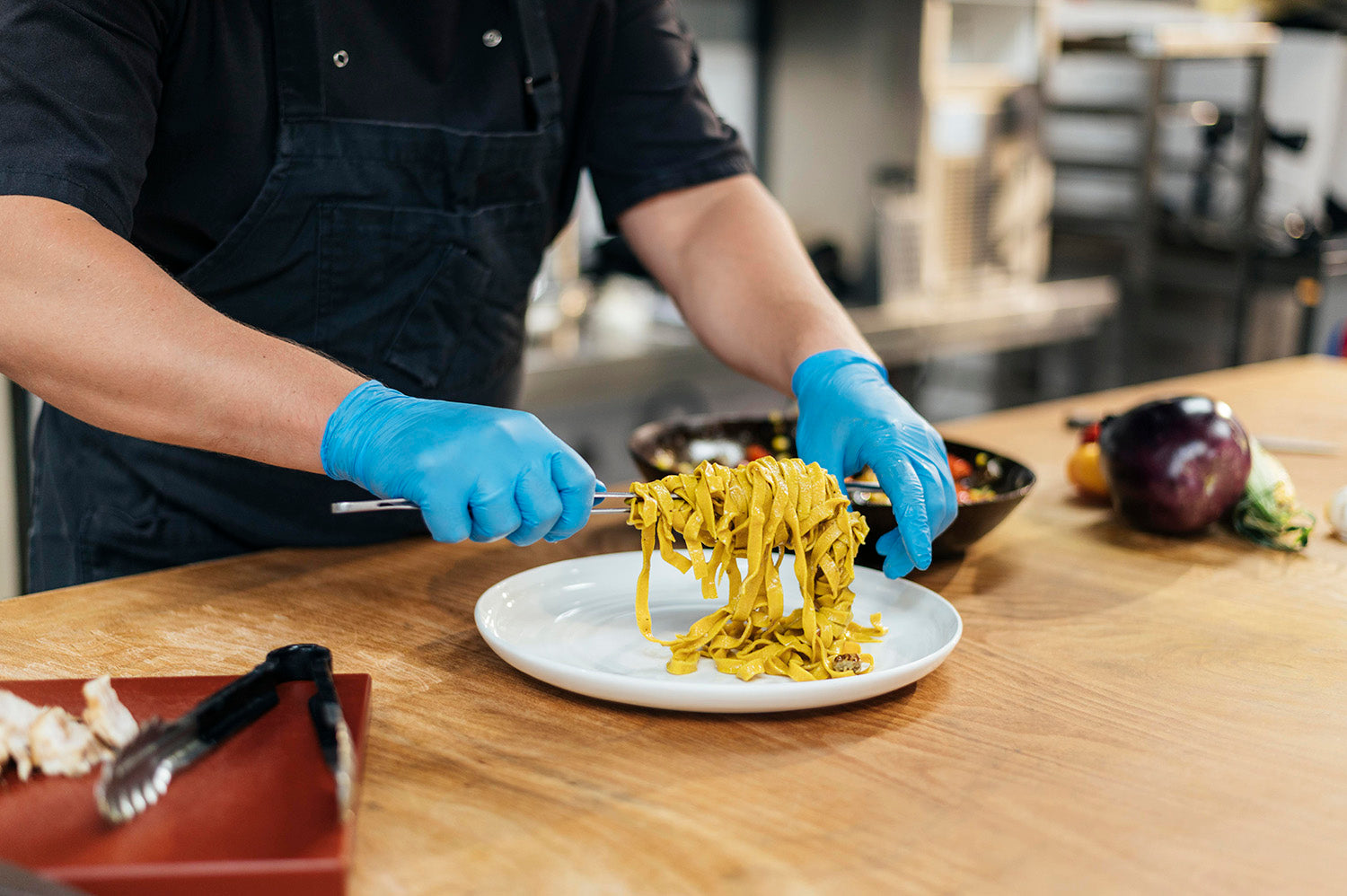 What are the Best Gloves for Food Preparation and Safe Food Handling?